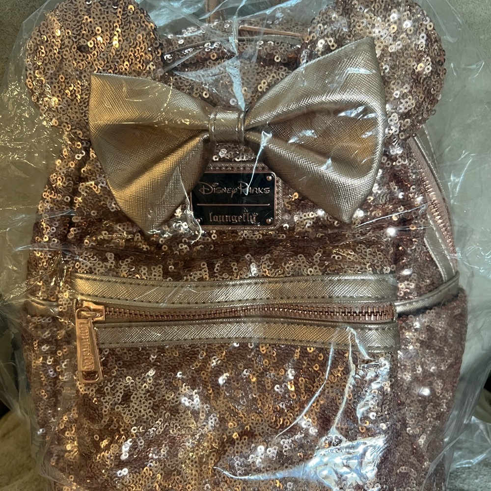 Beautiful Glitter Loungefly, Disney’s Minnie Mouse Mini Backpack!!